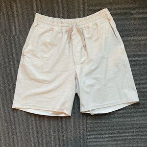 Men’s Outdoor Voices Sunday Short Medium Oatmeal